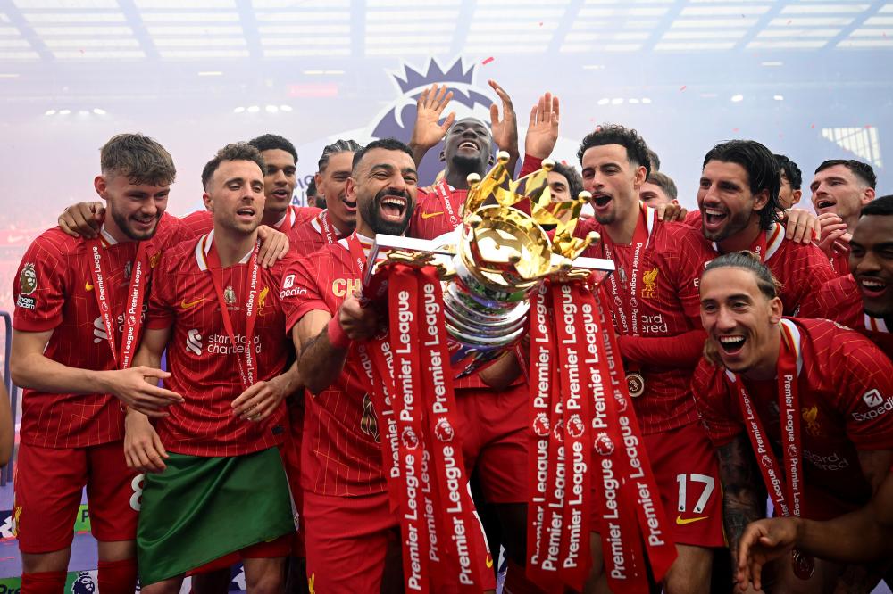 齐达内上海弄堂和樊振东打乒乓球 莫德里奇马塞洛皇马功勋球员点赞