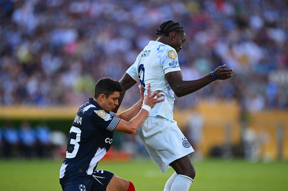 罗体：罗马尼奥利和贡多齐对裁判不满，但不会被停赛最多罚款