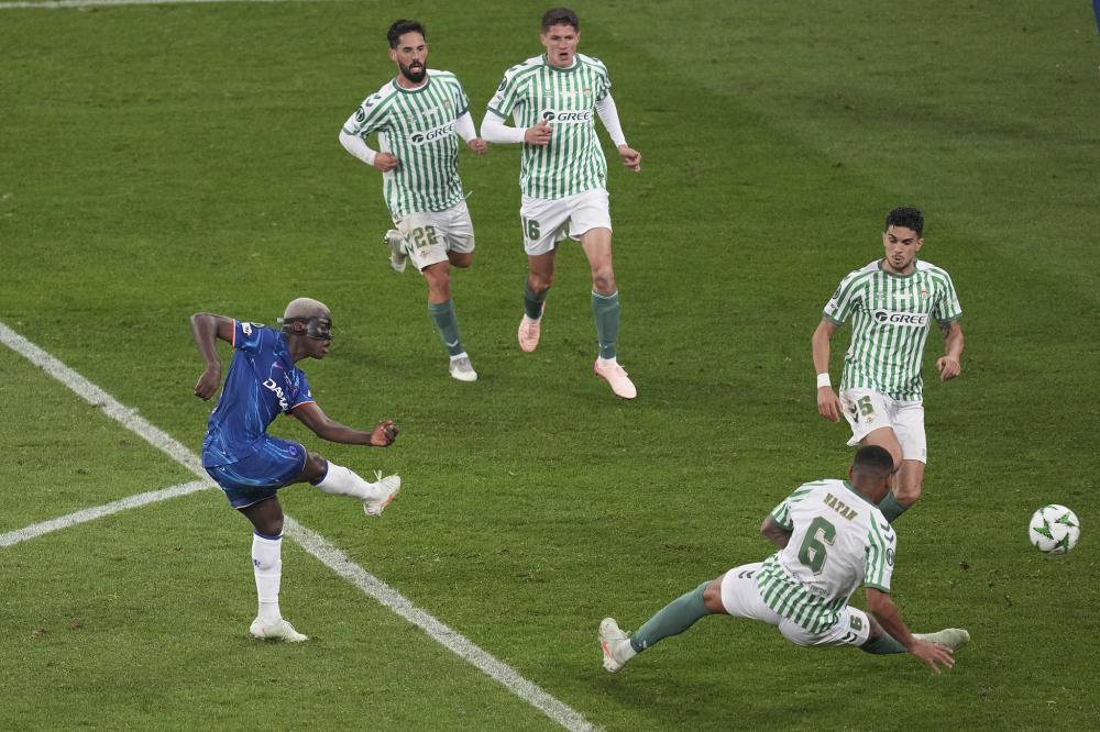 就是这么快！贺希宁反击顶开威尔逊强硬上篮 深圳回应11-0反超！